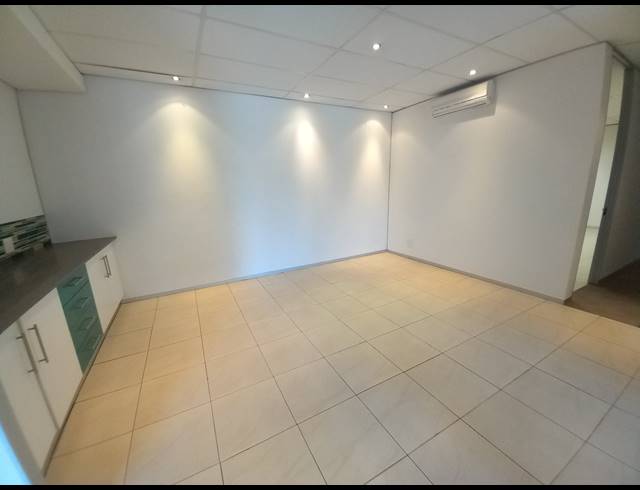 701M² OFFICE TO LET IN BRYANSTON